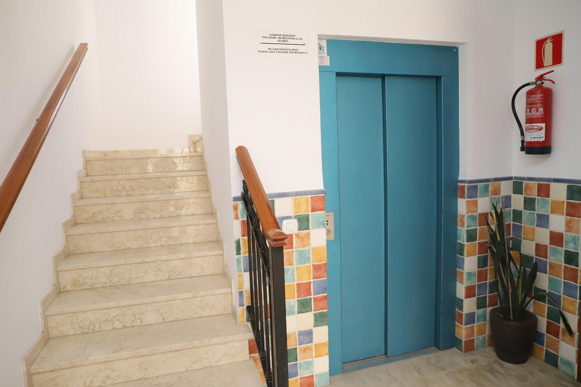 Apartamentos Latin Нерха Екстериор снимка