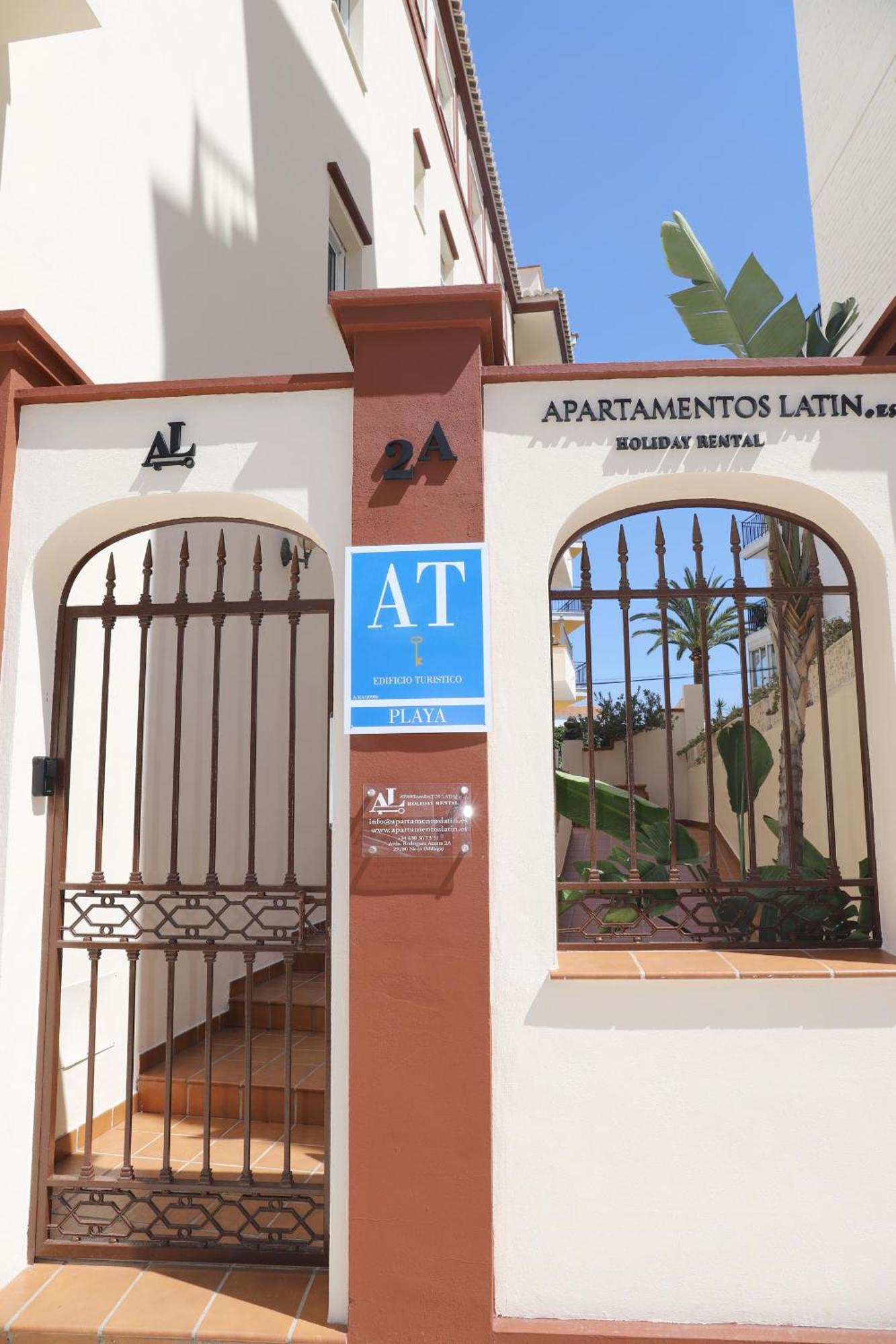Apartamentos Latin Нерха Екстериор снимка