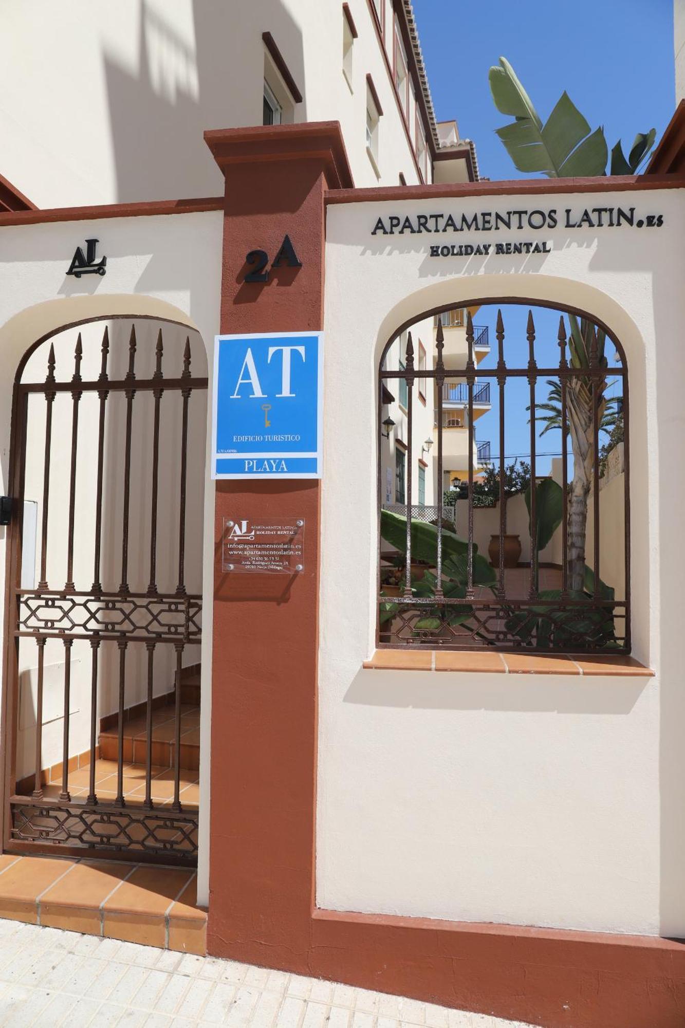Apartamentos Latin Нерха Екстериор снимка
