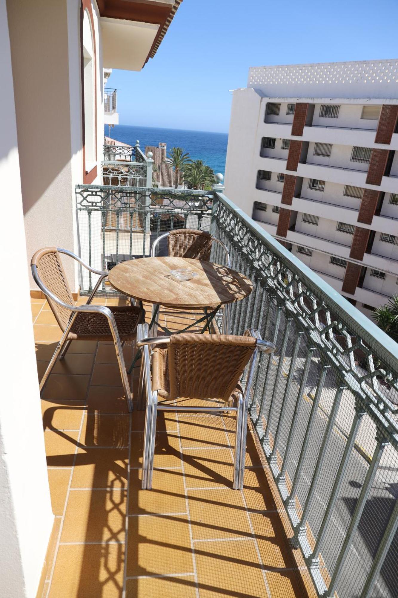 Apartamentos Latin Нерха Екстериор снимка
